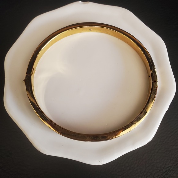 Kate Spade Spot the Spade Narrow Hinged Bangle Black Enamel Gold Plate Signed - Picture 5 of 8